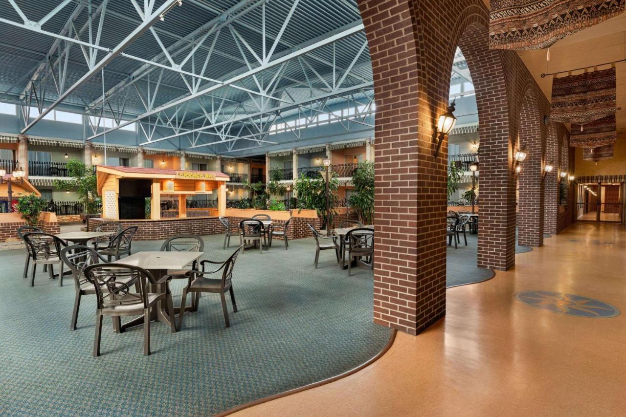 Ramada By Wyndham Fredericton Hotel Luaran gambar