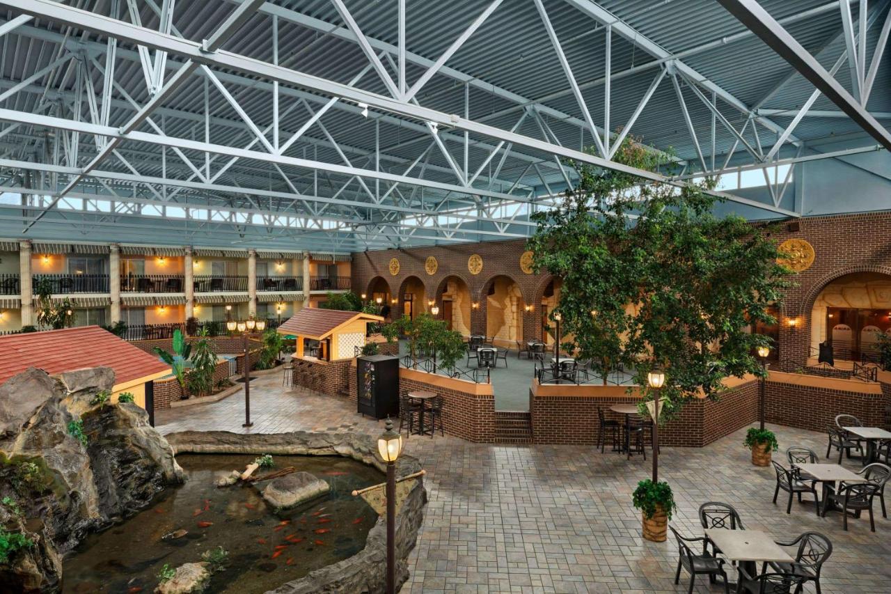 Ramada By Wyndham Fredericton Hotel Luaran gambar