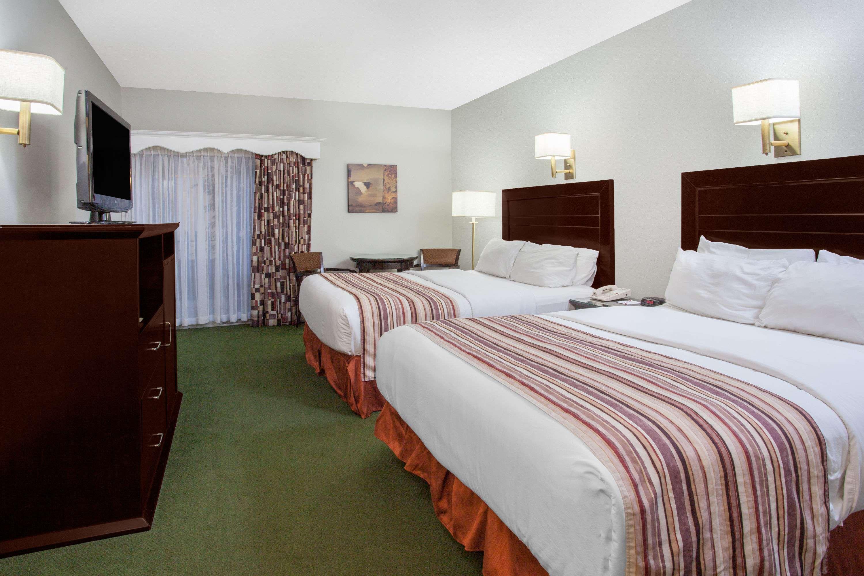 Ramada By Wyndham Fredericton Hotel Luaran gambar