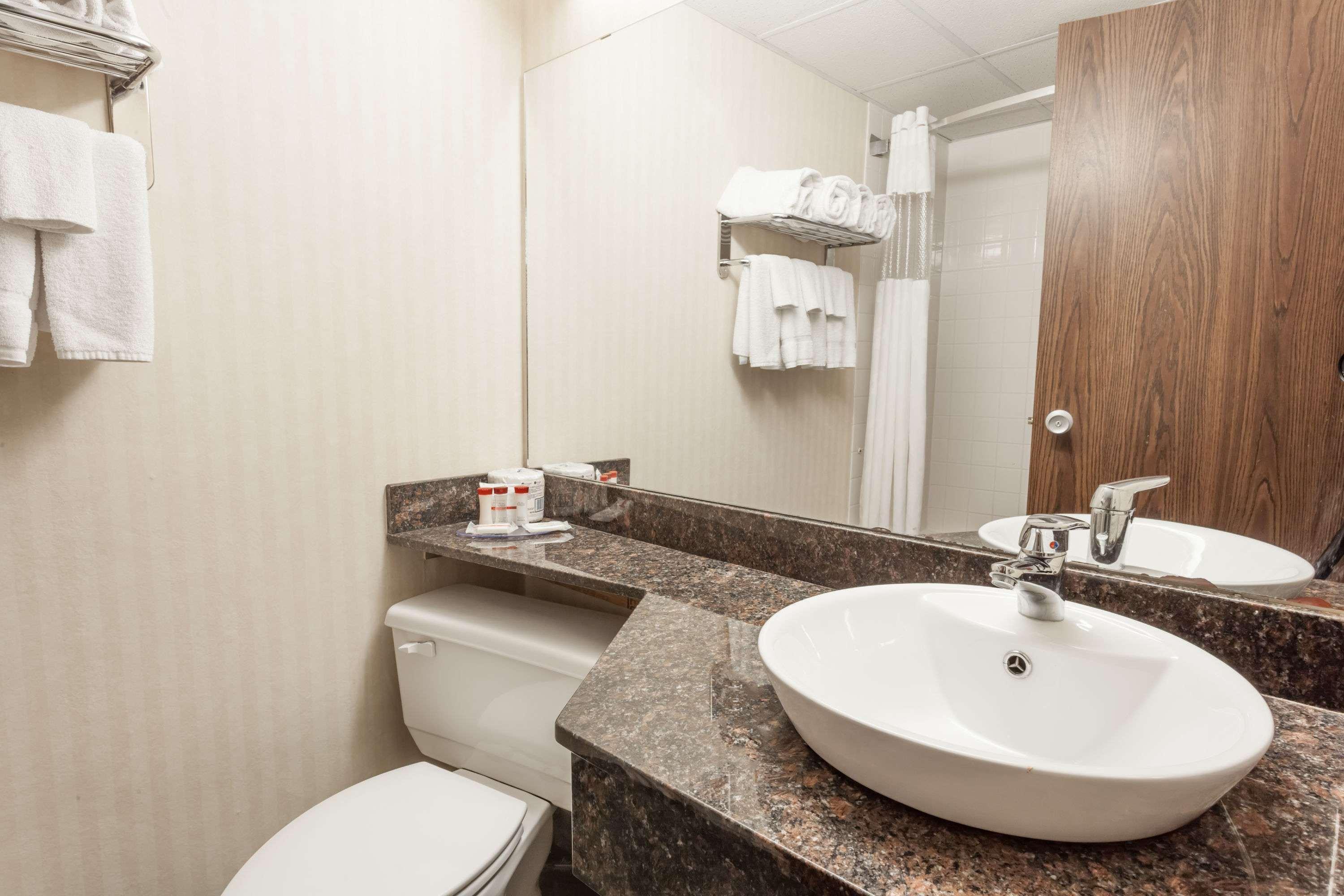 Ramada By Wyndham Fredericton Hotel Luaran gambar