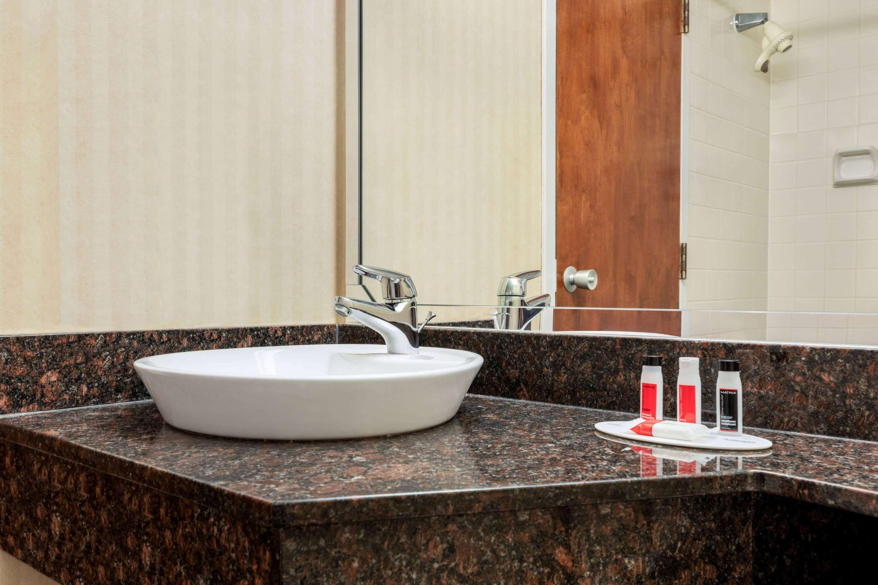Ramada By Wyndham Fredericton Hotel Luaran gambar