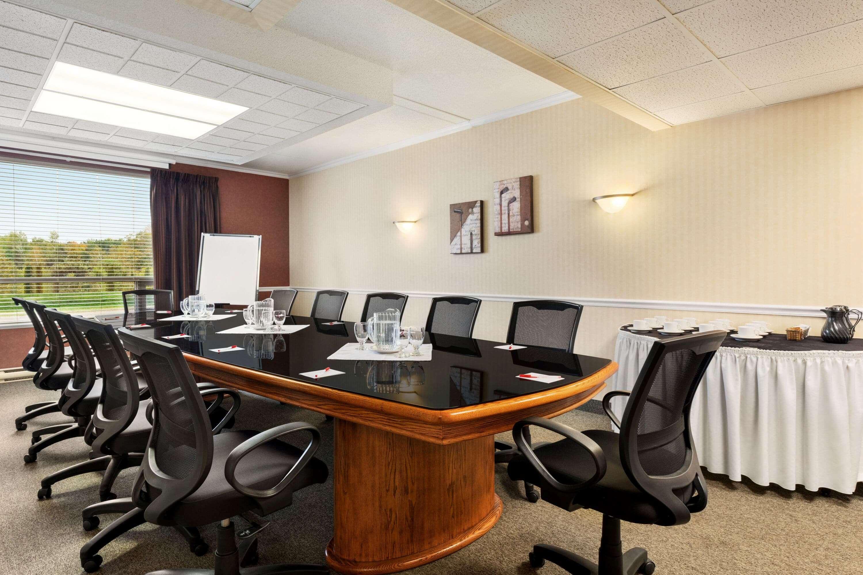 Ramada By Wyndham Fredericton Hotel Luaran gambar