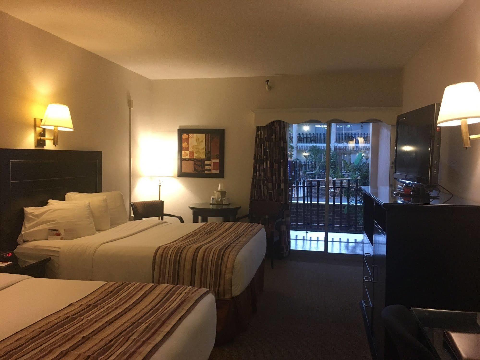 Ramada By Wyndham Fredericton Hotel Luaran gambar